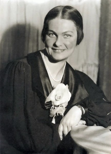 Regina Kapeller-Adler, 1930.